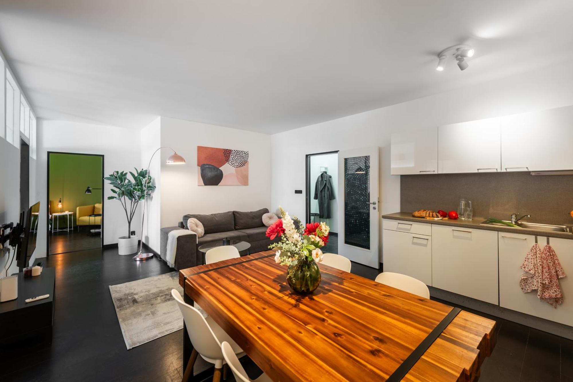 Spacious Apartments Near Karlin Square Прага Экстерьер фото