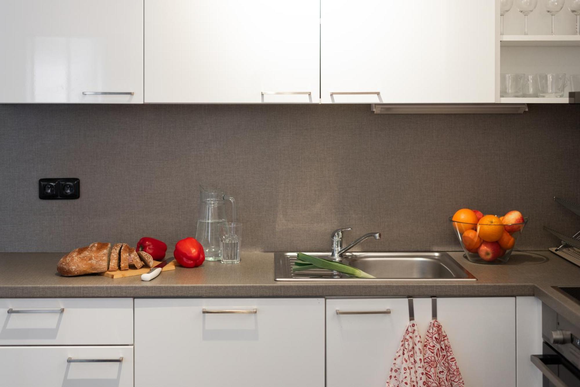Spacious Apartments Near Karlin Square Прага Экстерьер фото