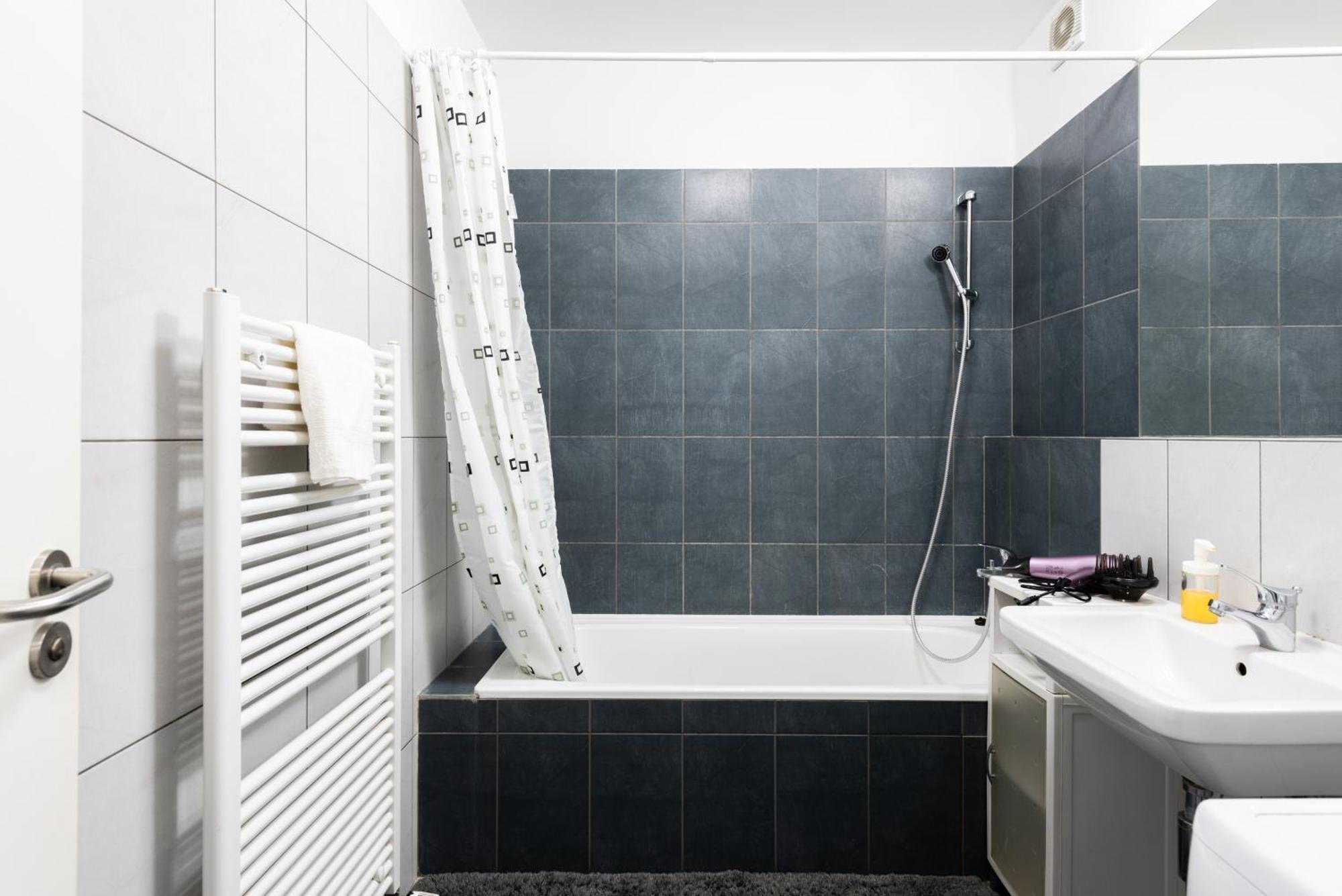 Spacious Apartments Near Karlin Square Прага Экстерьер фото