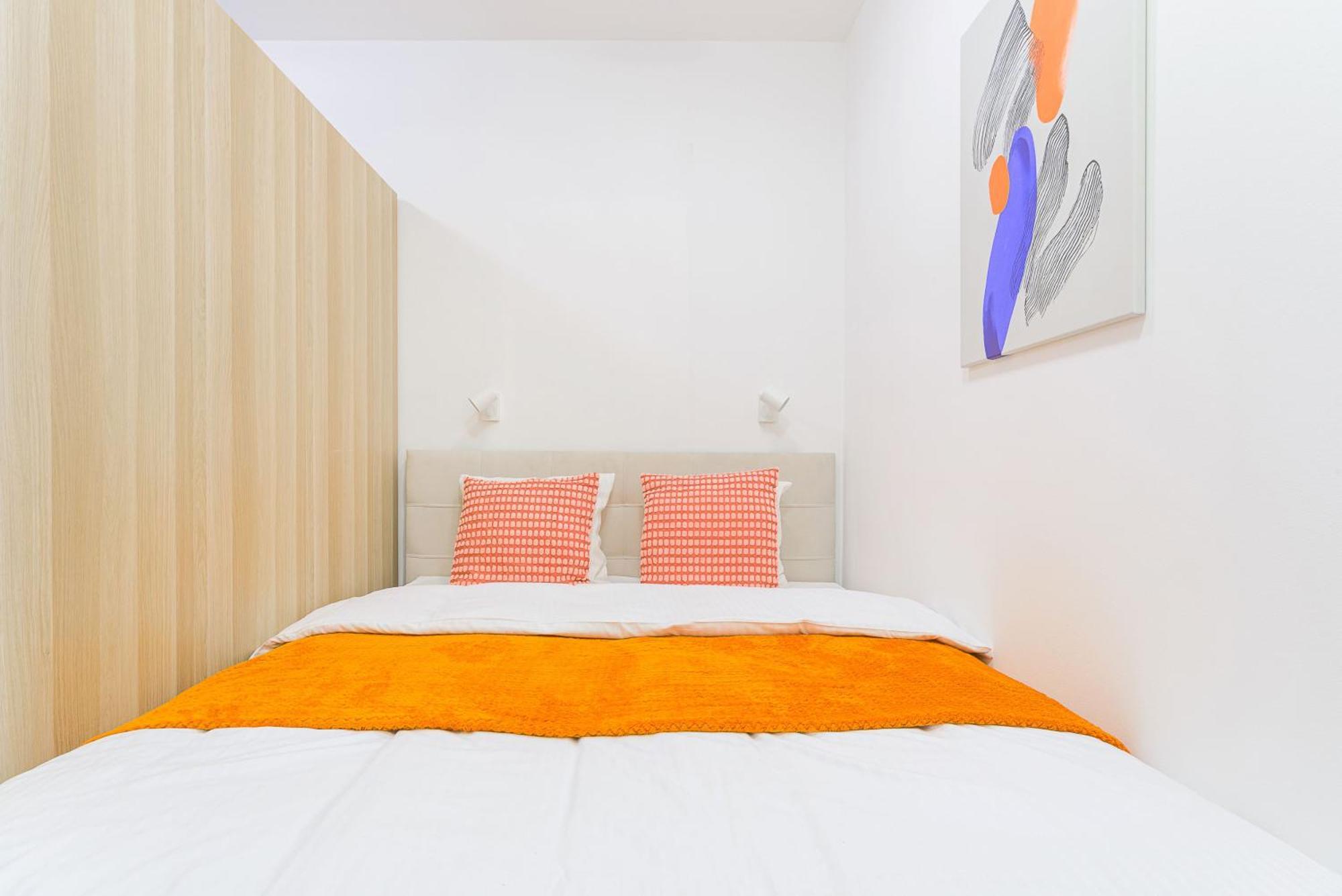 Spacious Apartments Near Karlin Square Прага Экстерьер фото
