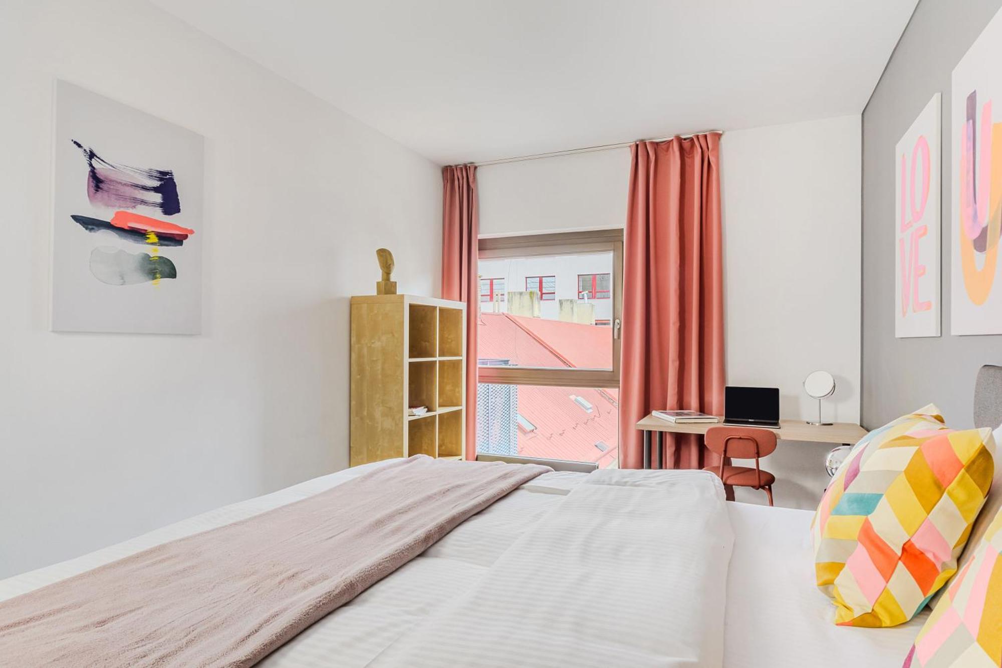 Spacious Apartments Near Karlin Square Прага Экстерьер фото