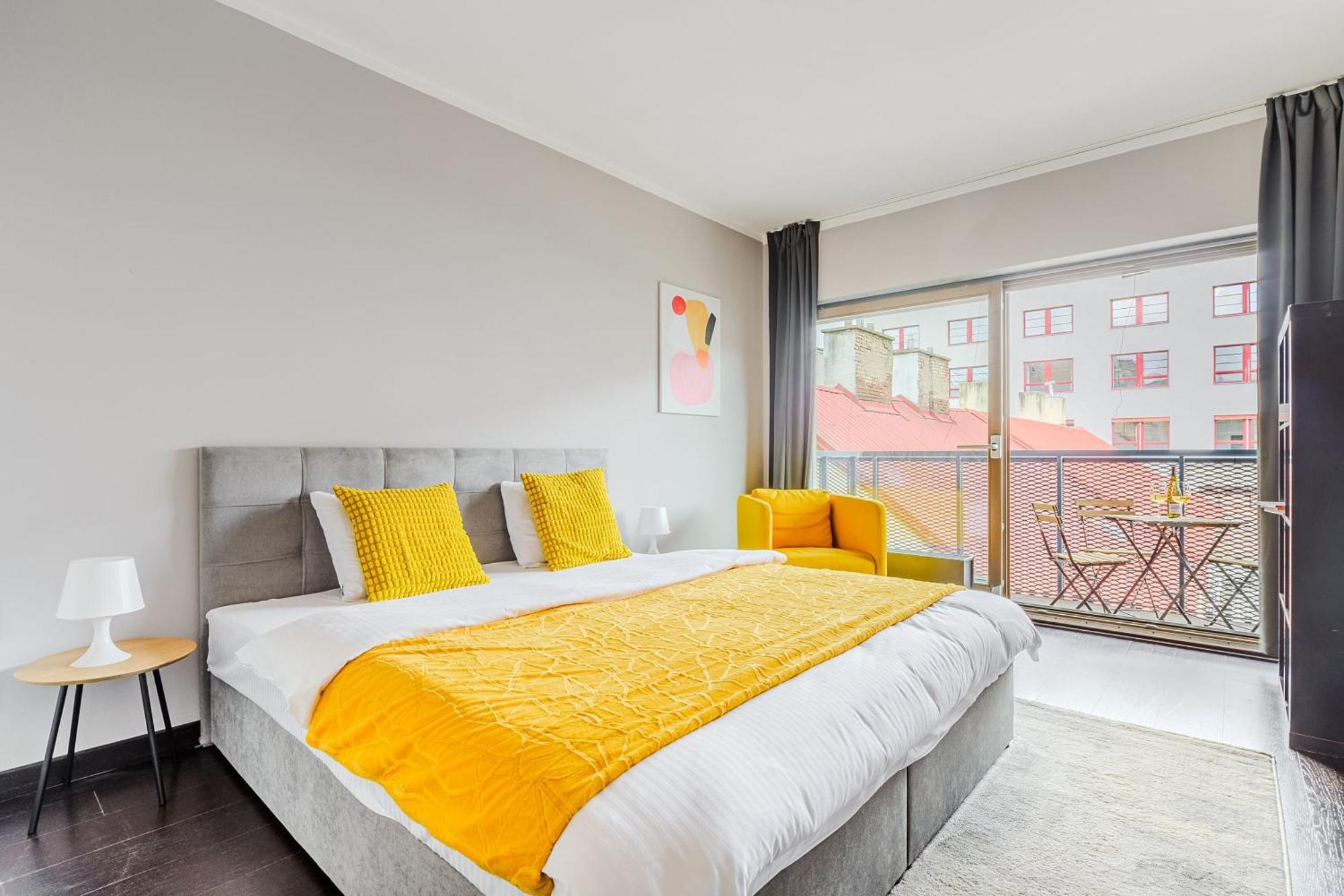 Spacious Apartments Near Karlin Square Прага Экстерьер фото