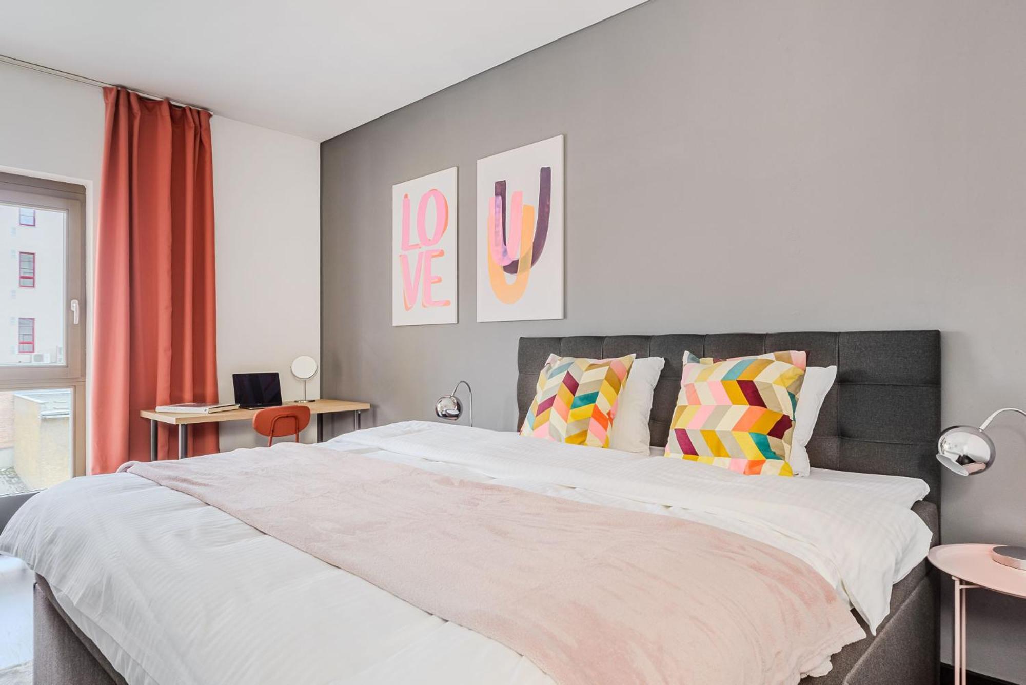 Spacious Apartments Near Karlin Square Прага Экстерьер фото