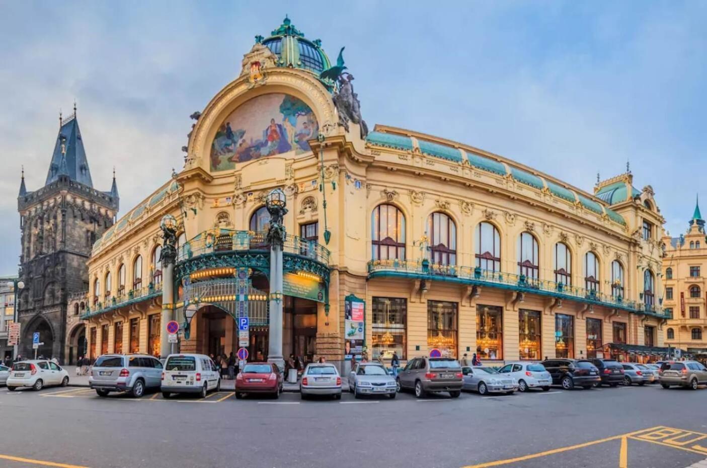 Spacious Apartments Near Karlin Square Прага Экстерьер фото