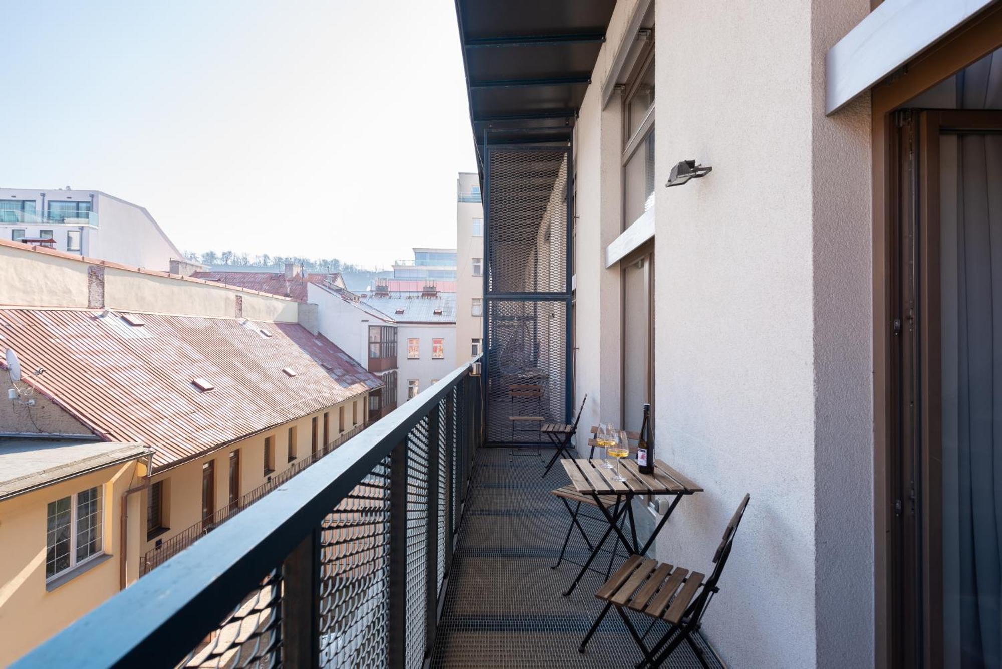Spacious Apartments Near Karlin Square Прага Экстерьер фото