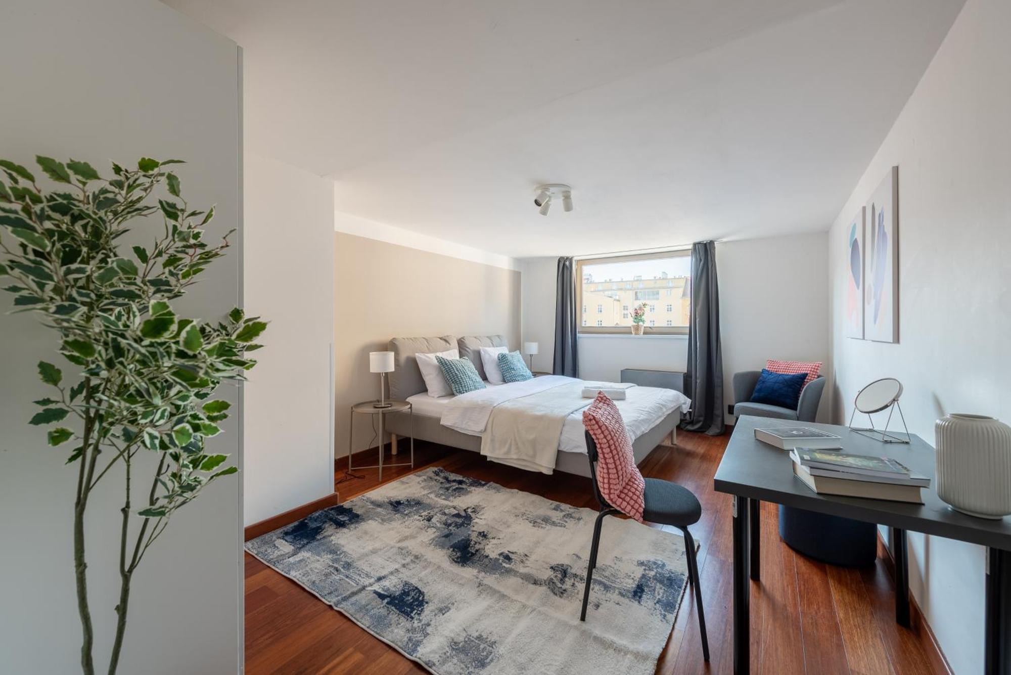 Spacious Apartments Near Karlin Square Прага Экстерьер фото